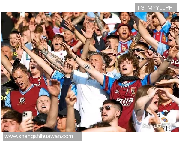 足球巨星意外现身篮球场与球迷互动 画面惊艳引热议